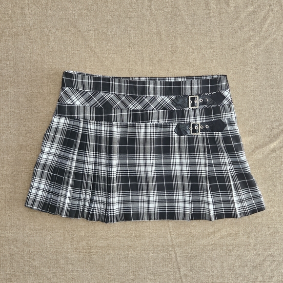 Rue21 Dresses & Skirts - Rue21 Black and White Plaid Mini Skirt